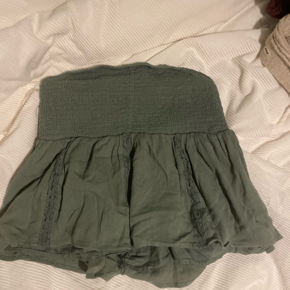 Straplesss green American eagle top